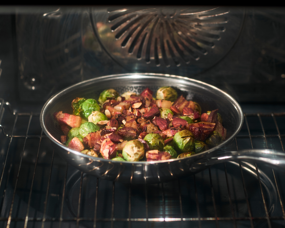 Bagt rosenkål med mandler og bacon
