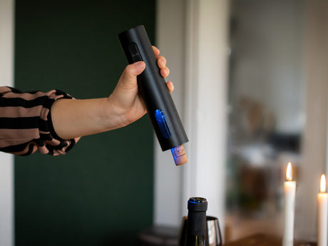 Öffnen Sie Weinflaschen mühelos mit einem elektrischen Korkenzieher von ONYX Cookware