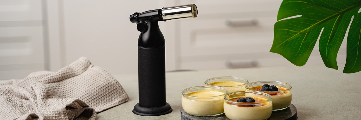 Crème Brûlée mit einem Küchenbrenner von ONYX Cookware