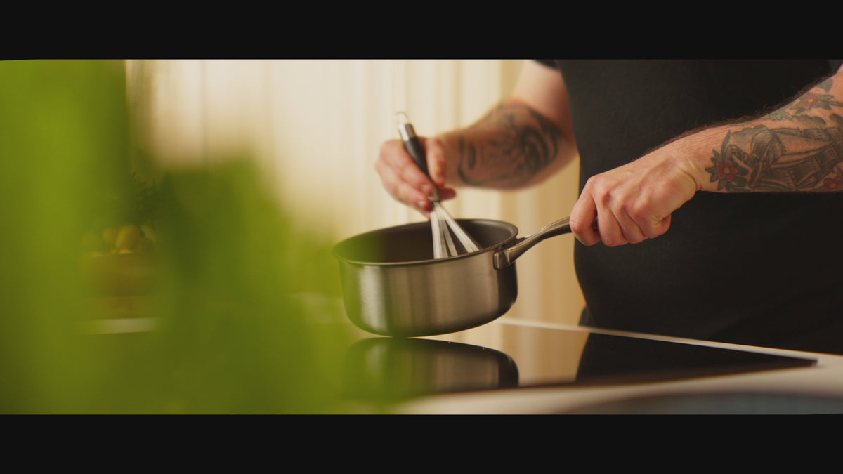 Video laden: 
NON-STICK PANDEN GENTÆNKT – MED EN NATURLIG KEMIKALIEFRI BELÆGNING